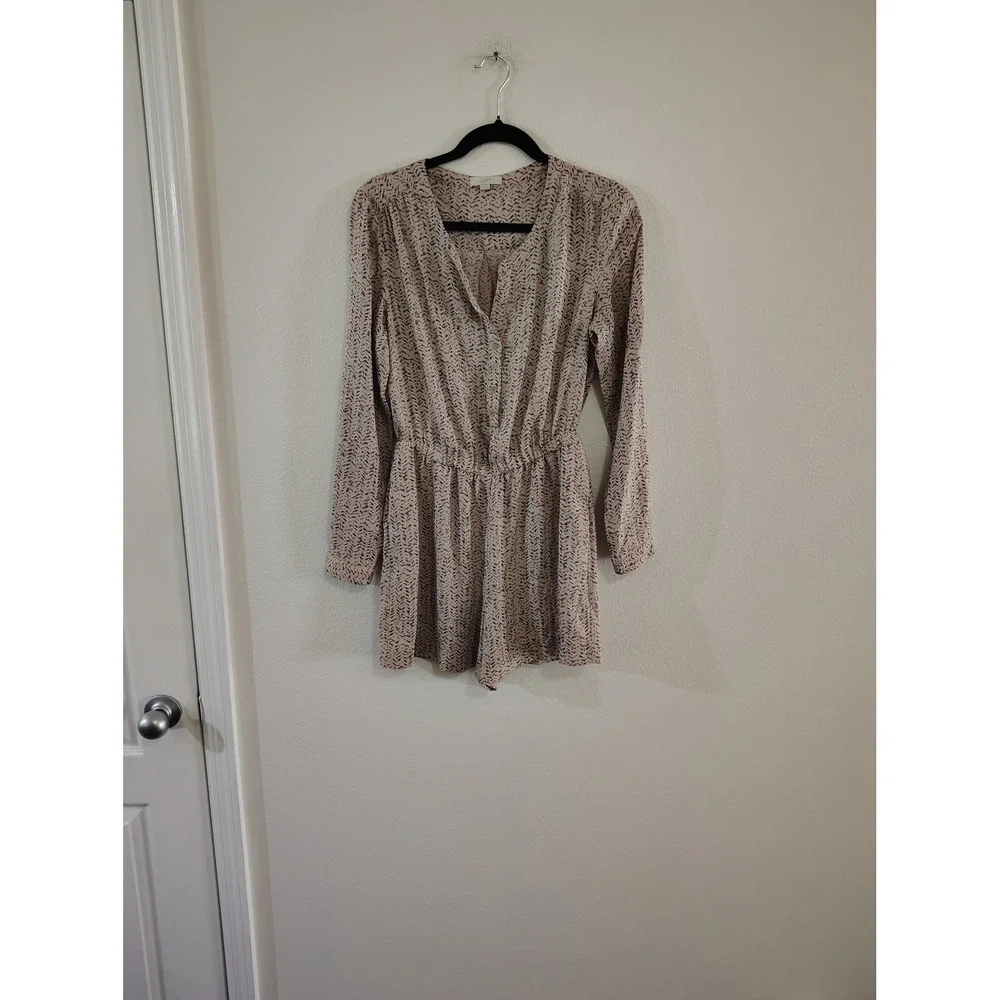 Ann Taylor LOFT Womens XS Long Sleeve Romper Beige Black Abstract Print V-Neck - Picture 1 of 3